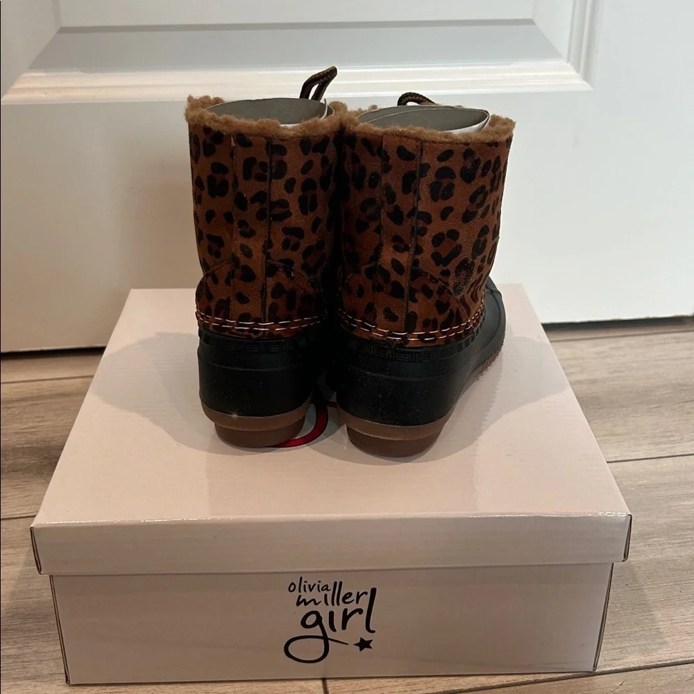 Olivia Miller Girl! Girls leopard print snow rain faux fur lined boots size 10